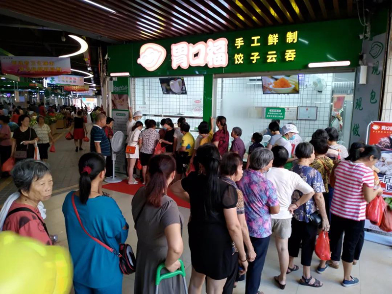 開手工現(xiàn)包餃子連鎖加盟店需要幾個(gè)人，人員這樣安排準(zhǔn)沒錯(cuò)